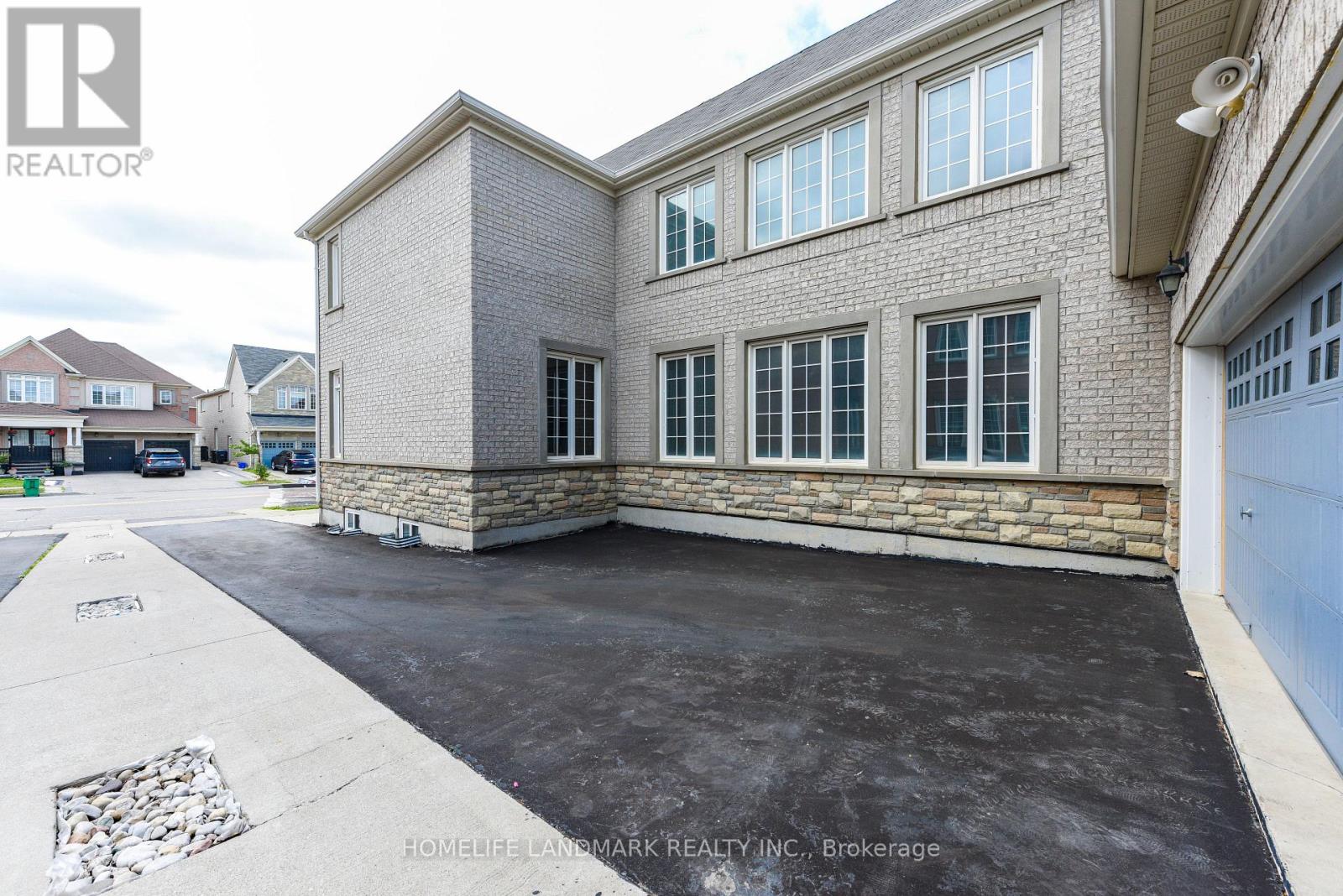 Property at 210 CASTLE OAKS CROSSING W image 4
