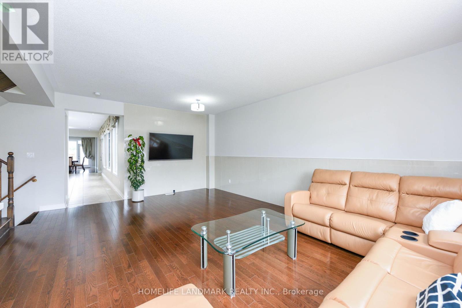 210 Castle Oaks Crossing W, Brampton, Ontario  L6P 3X2 - Photo 8 - W12310656