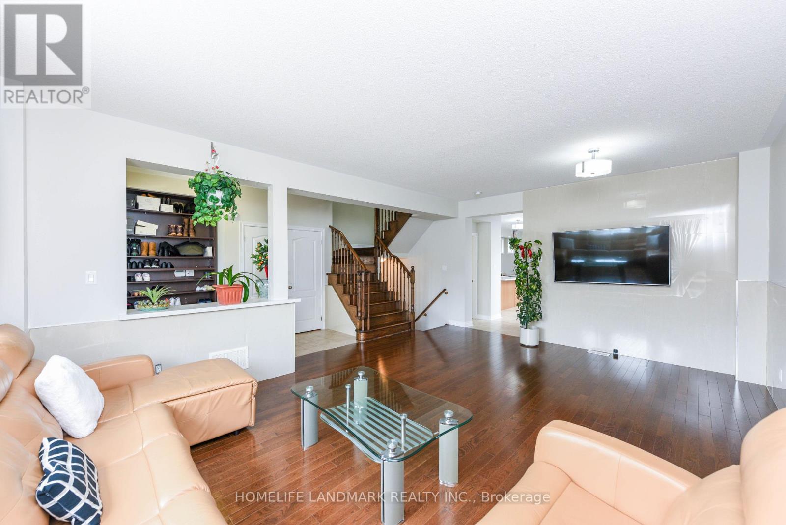 210 Castle Oaks Crossing W, Brampton, Ontario  L6P 3X2 - Photo 9 - W12310656