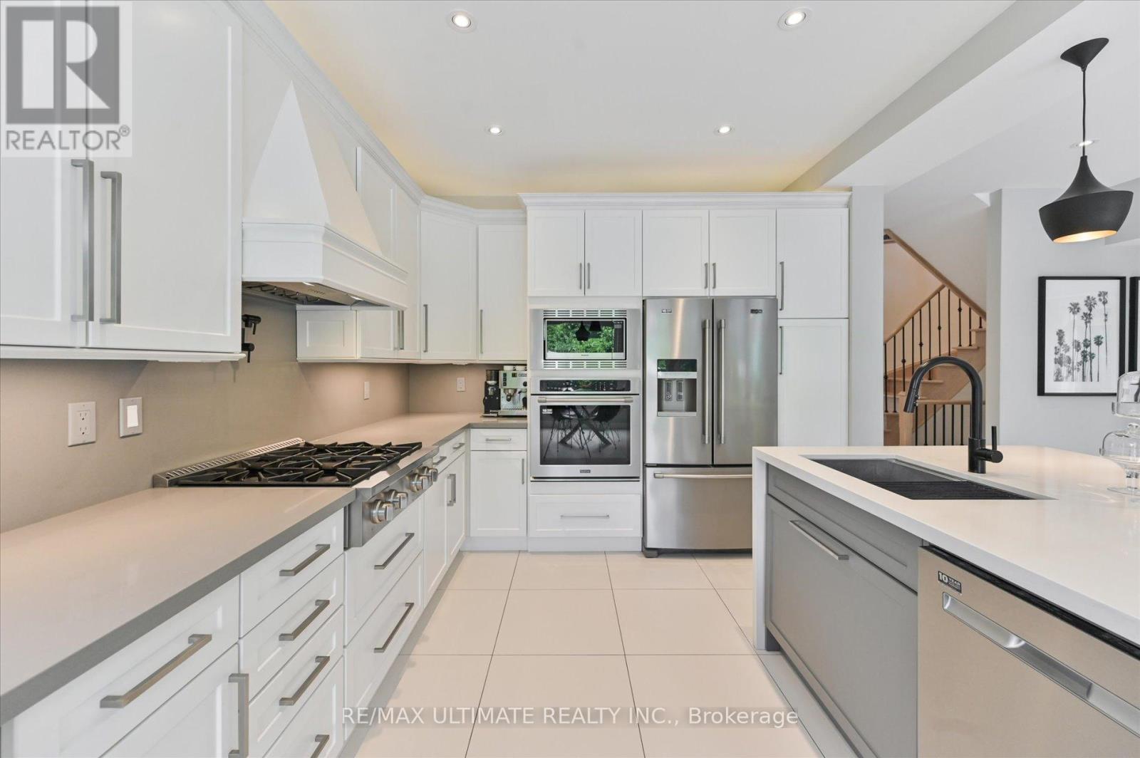 947 Brass Winds Place, Mississauga, Ontario  L5W 1T1 - Photo 13 - W12310694