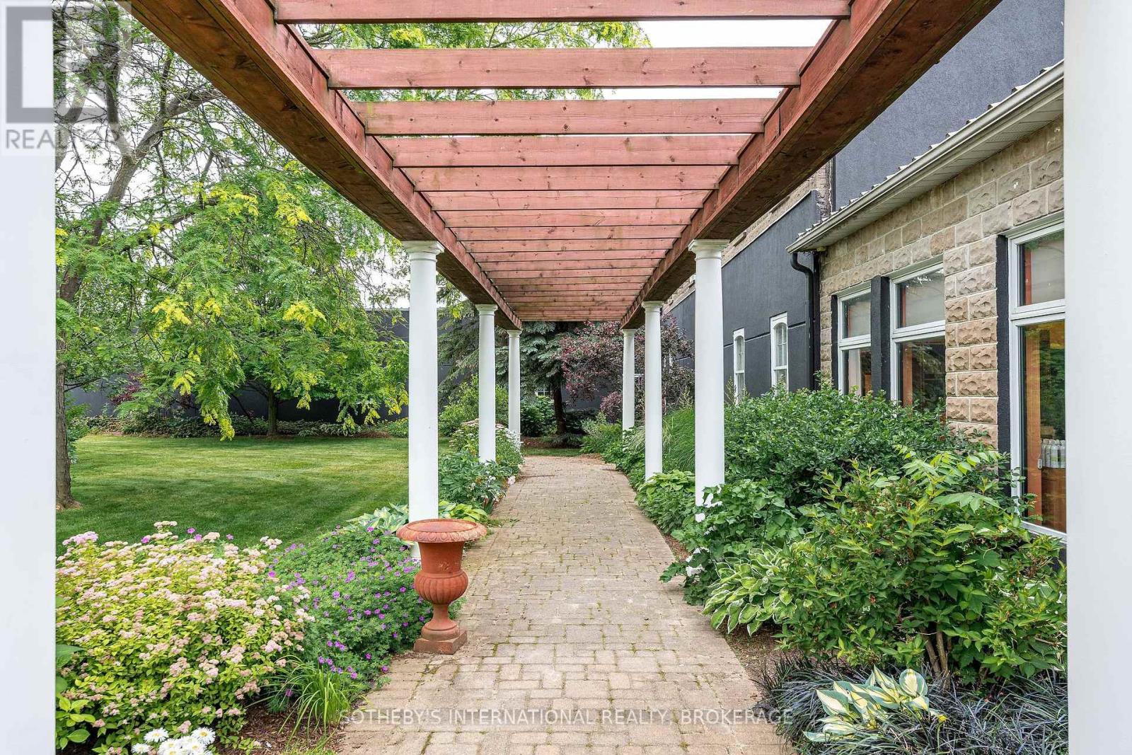 1339 Lakeshore Road, Niagara-On-The-Lake, Ontario  L0S 1J0 - Photo 2 - X12310787