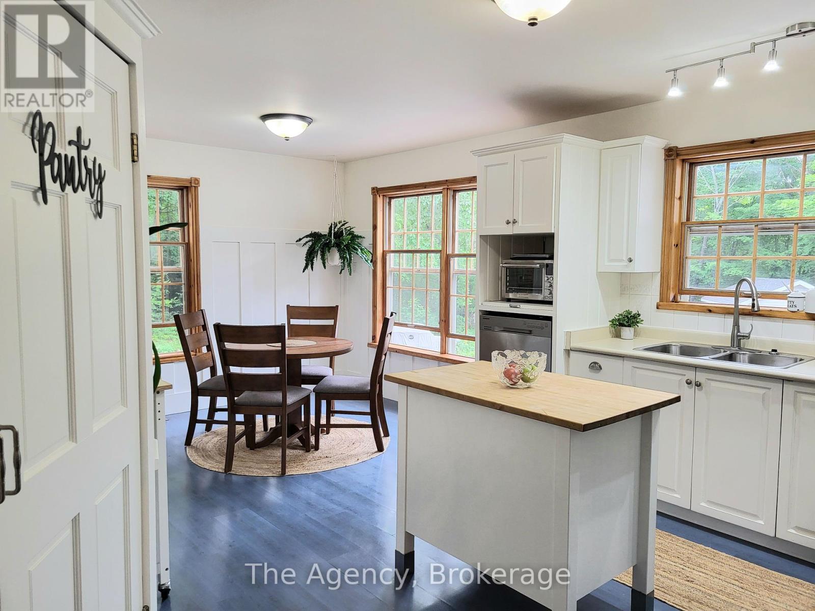 1411 Cedar Lane, Bracebridge, Ontario  P1L 1W9 - Photo 2 - X12224005