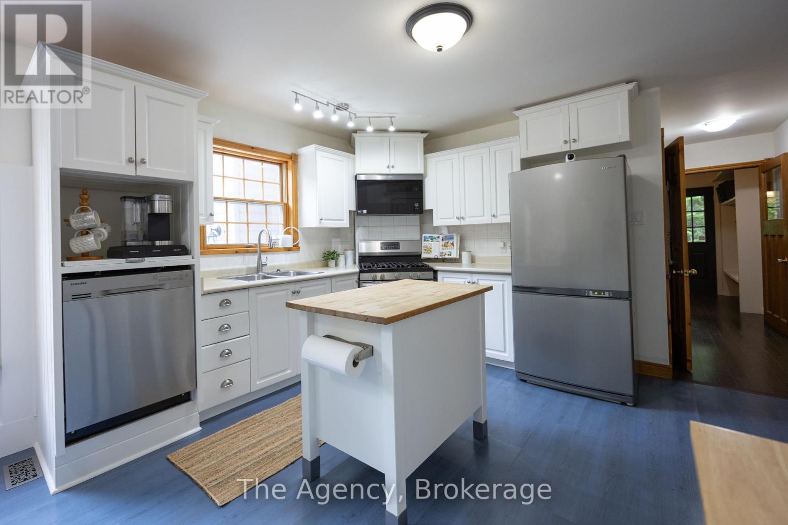 1411 Cedar Lane, Bracebridge, Ontario  P1L 1W9 - Photo 3 - X12224005
