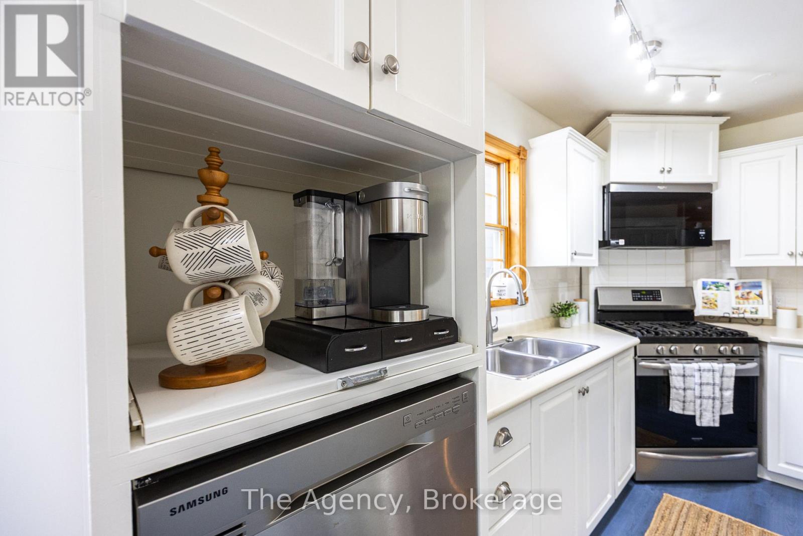 1411 Cedar Lane, Bracebridge, Ontario  P1L 1W9 - Photo 4 - X12224005