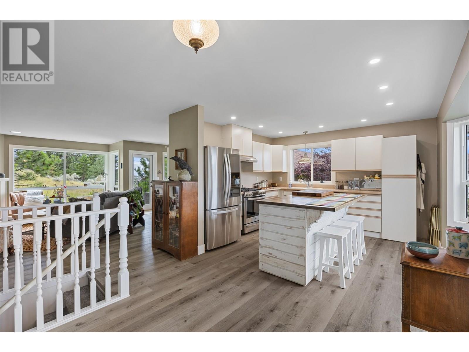 Property at 2020 VAN HORNE Drive Unit# 7 image 4