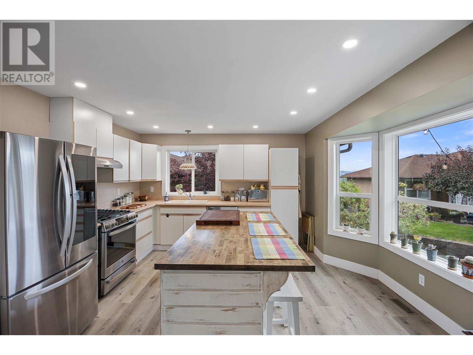 Property at 2020 VAN HORNE Drive Unit# 7 image 5