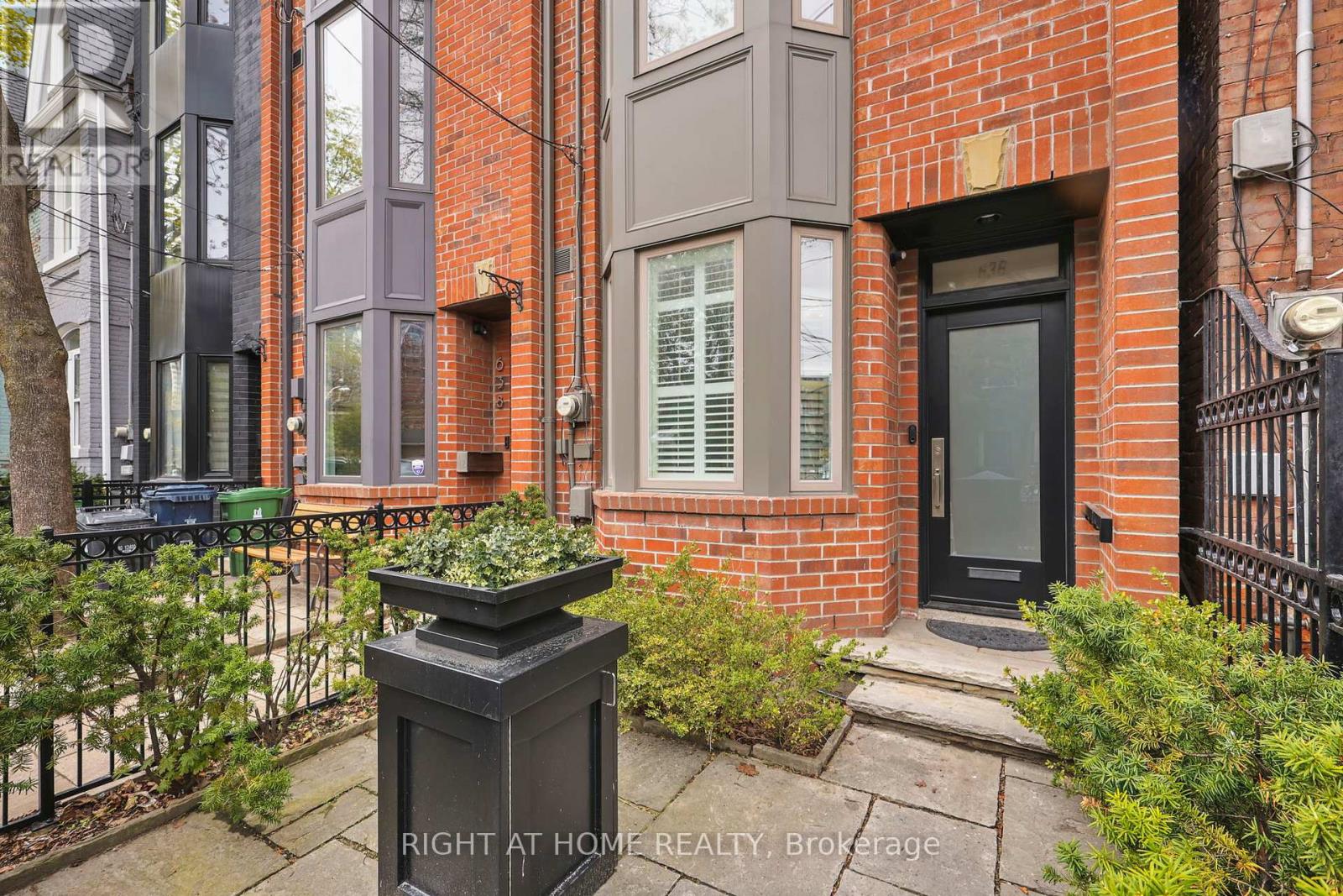 Property at 636 WELLINGTON STREET W image 2
