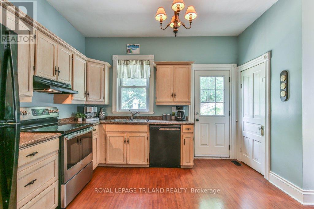 38 Byron Avenue E, London South, Ontario  N6C 1C5 - Photo 15 - X12310907