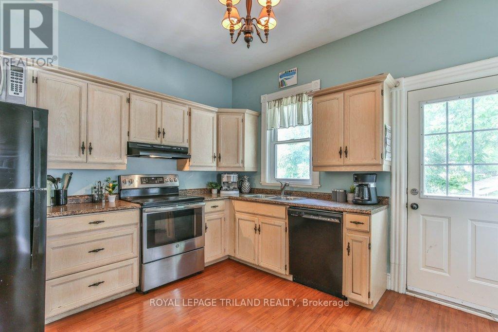 38 Byron Avenue E, London South, Ontario  N6C 1C5 - Photo 16 - X12310907