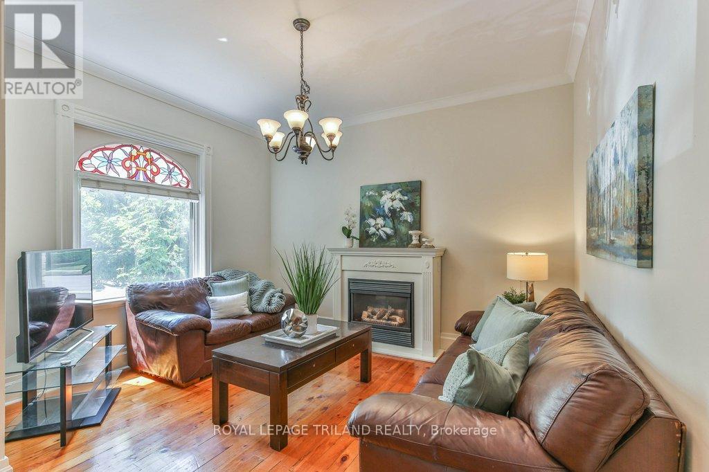 38 Byron Avenue E, London South, Ontario  N6C 1C5 - Photo 5 - X12310907