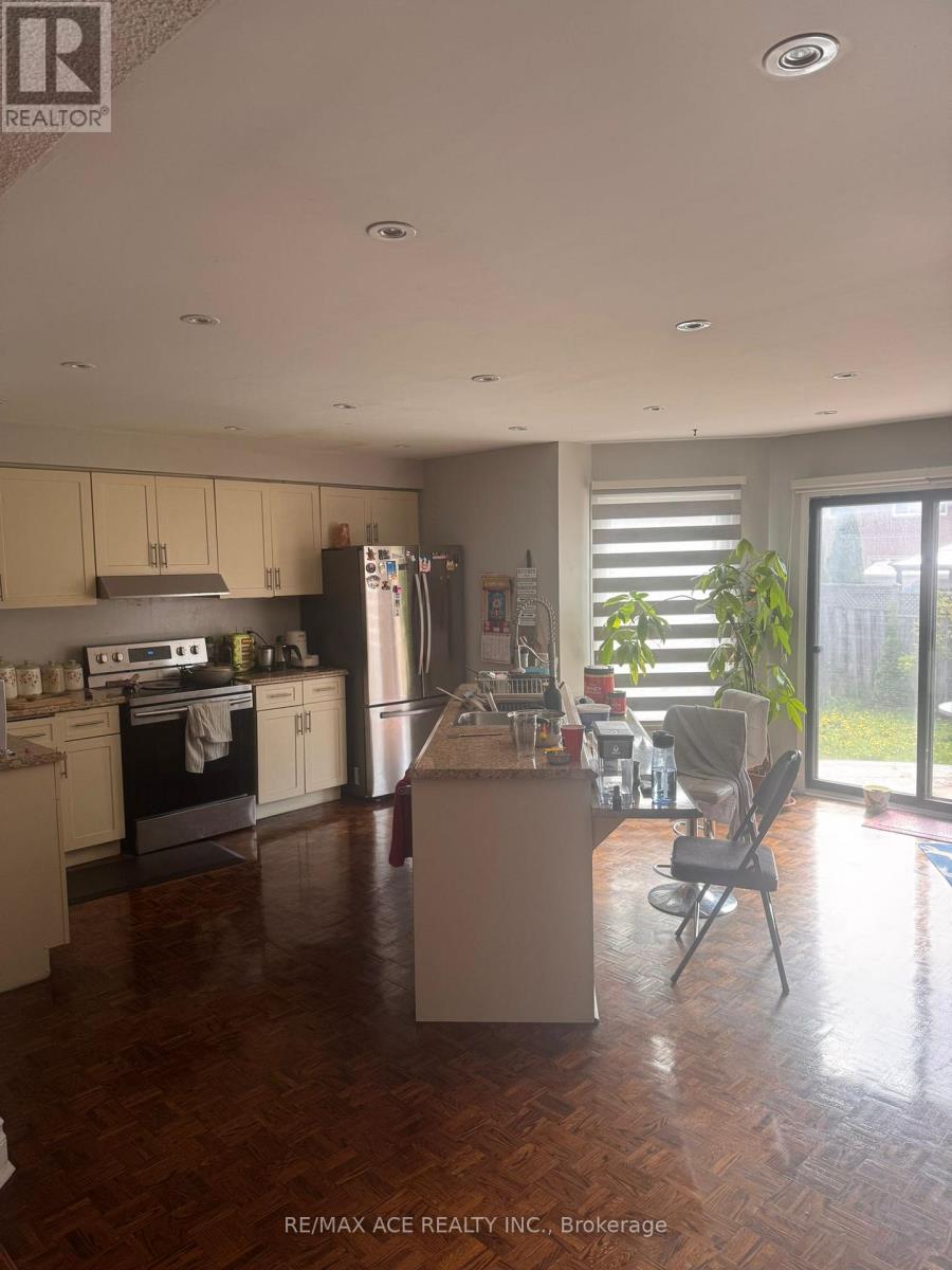 26 Brownridge Court N, Brampton, Ontario  L6W 4L4 - Photo 5 - W12309935