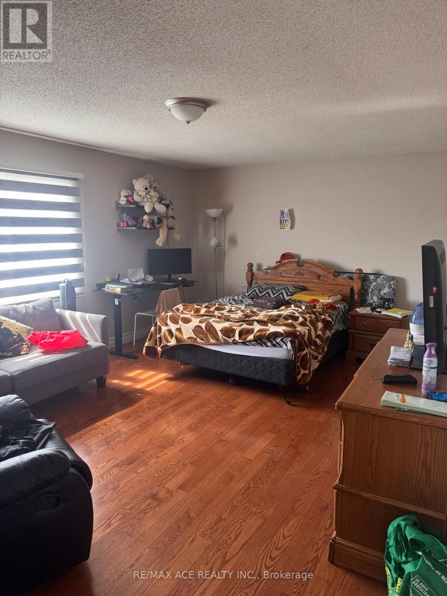 26 Brownridge Court N, Brampton, Ontario  L6W 4L4 - Photo 13 - W12309935