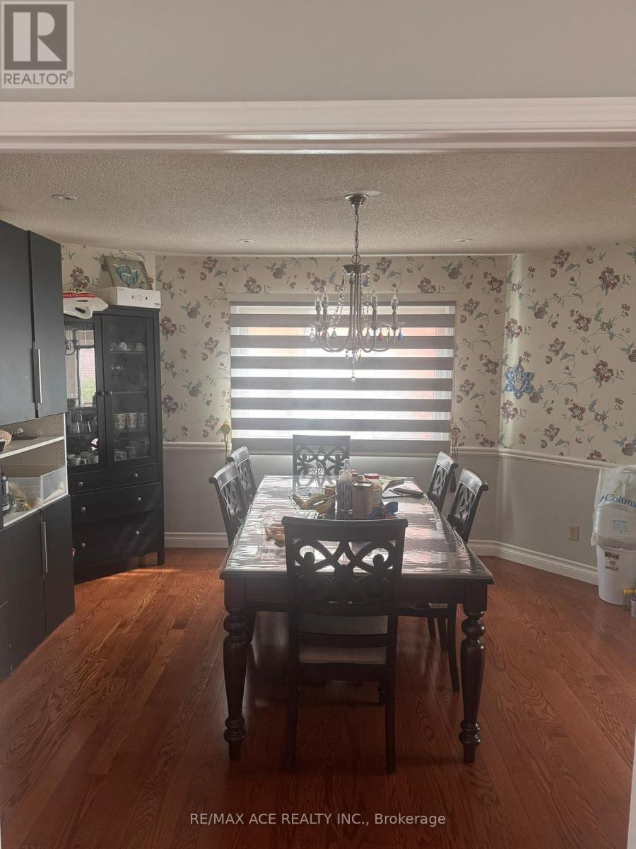 26 Brownridge Court N, Brampton, Ontario  L6W 4L4 - Photo 6 - W12309935