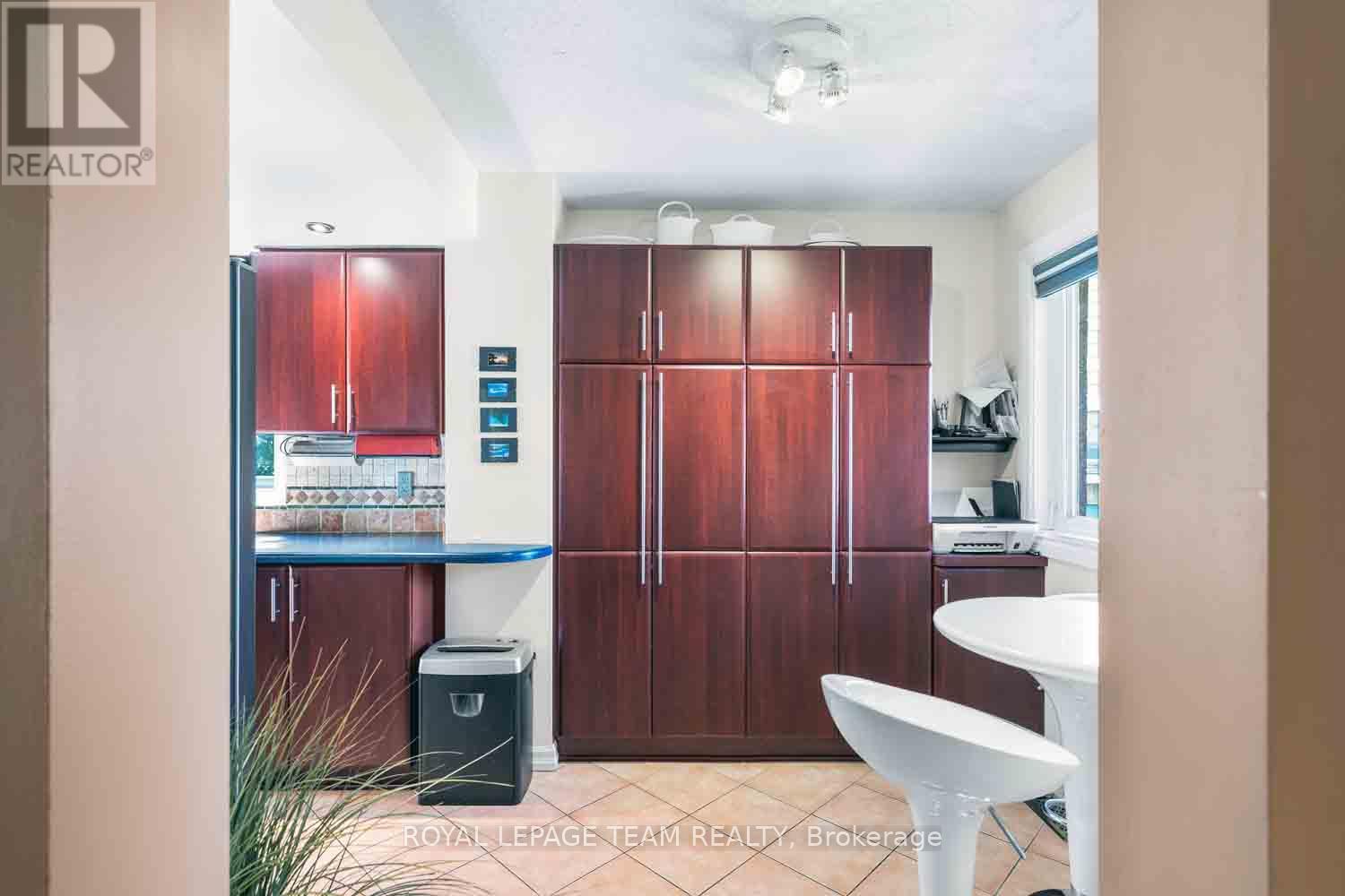 172 Southport Drive, Ottawa, Ontario  K1T 3P4 - Photo 14 - X12310871