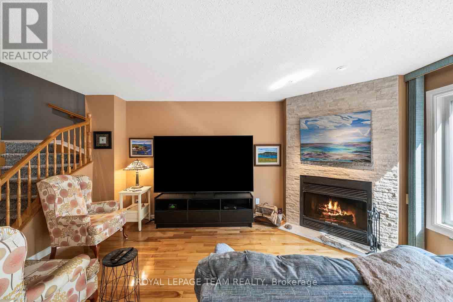 172 Southport Drive, Ottawa, Ontario  K1T 3P4 - Photo 8 - X12310871