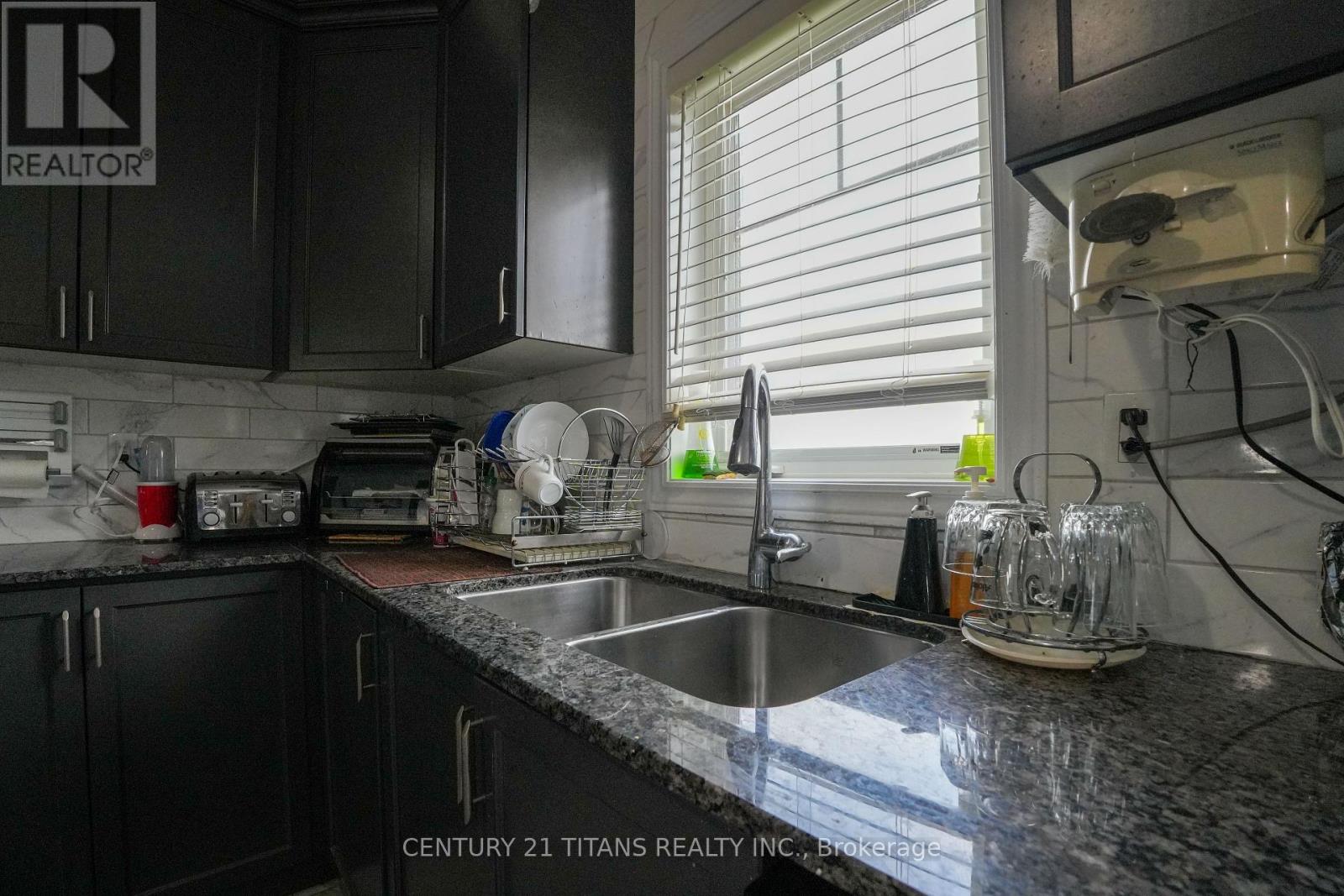 42 Lola Crescent, Brampton, Ontario  L7A 4J8 - Photo 13 - W12310781