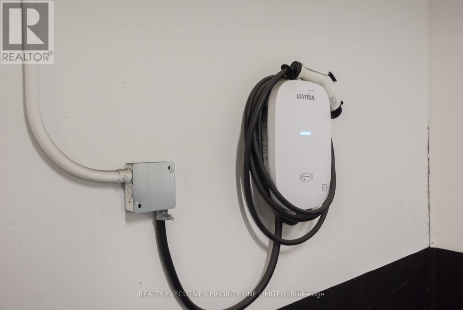 405 - 36 Zorra Street, Toronto, Ontario  M8Z 4Z7 - Photo 4 - W12310790