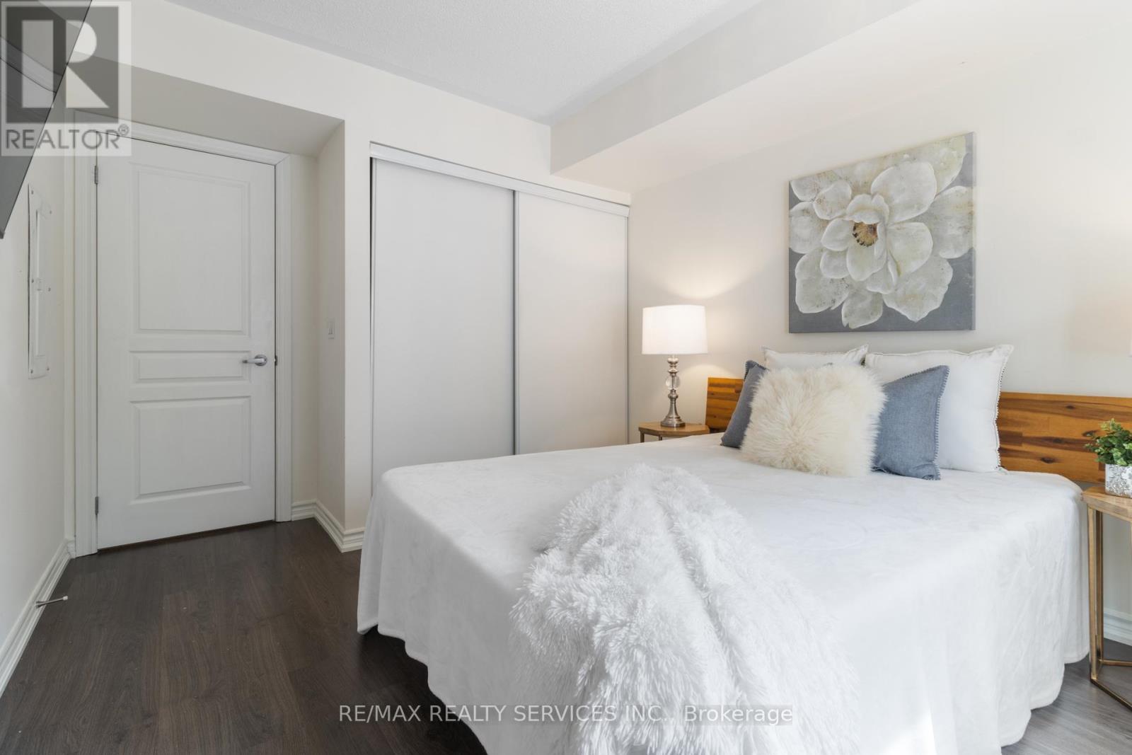 40 - 70 Eastwood Park Gardens, Toronto, Ontario  M8W 0B2 - Photo 25 - W12310845