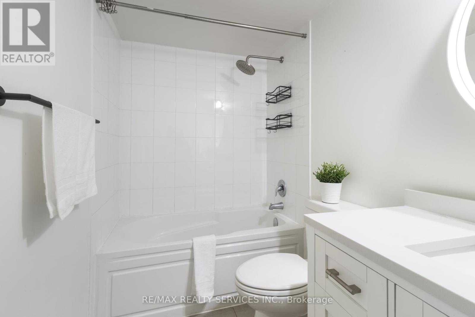 40 - 70 Eastwood Park Gardens, Toronto, Ontario  M8W 0B2 - Photo 28 - W12310845