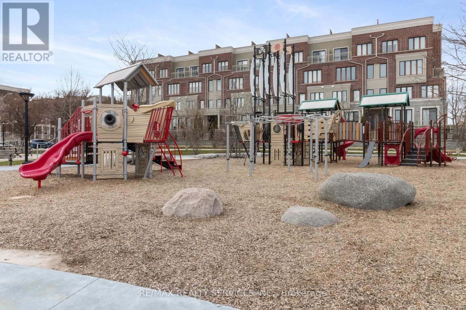 40 - 70 Eastwood Park Gardens, Toronto, Ontario  M8W 0B2 - Photo 31 - W12310845