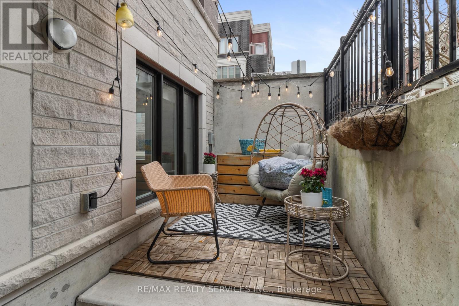 40 - 70 Eastwood Park Gardens, Toronto, Ontario  M8W 0B2 - Photo 6 - W12310845
