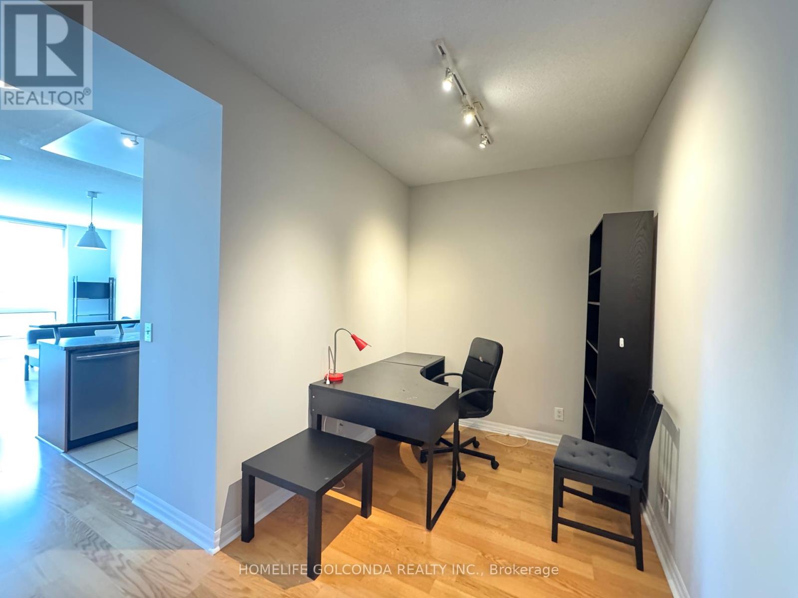 1110 - 3939 Duke Of York Boulevard, Mississauga, Ontario  L5B 4N2 - Photo 4 - W12310853