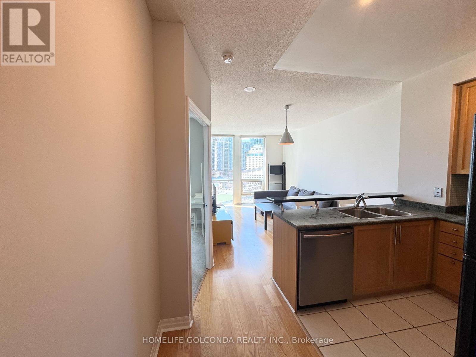 1110 - 3939 Duke Of York Boulevard, Mississauga, Ontario  L5B 4N2 - Photo 5 - W12310853