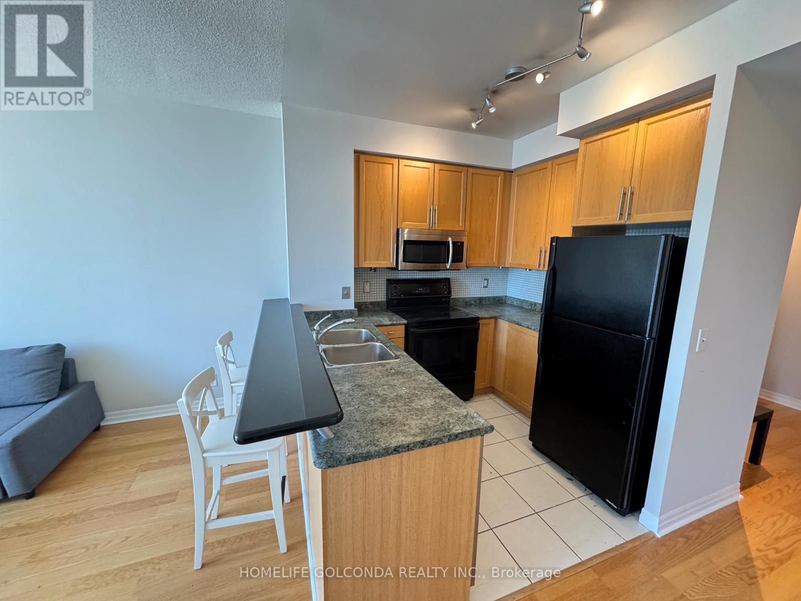 1110 - 3939 Duke Of York Boulevard, Mississauga, Ontario  L5B 4N2 - Photo 6 - W12310853