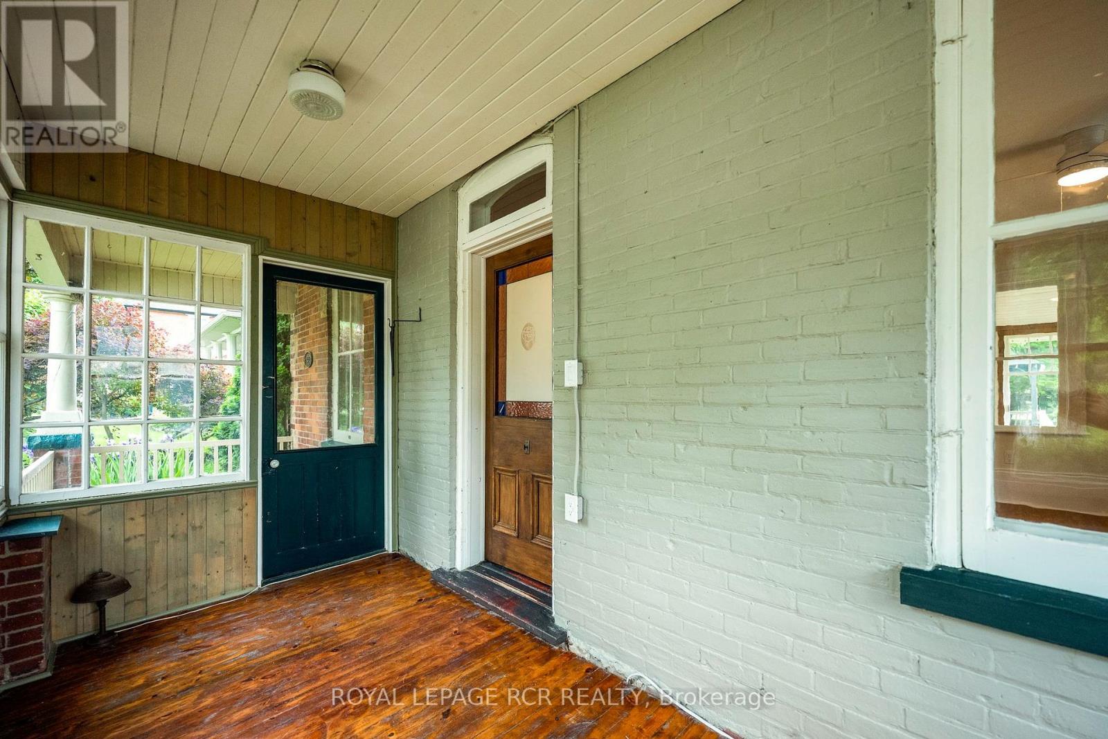 Property at 143 FIRST AVENUE W image 5