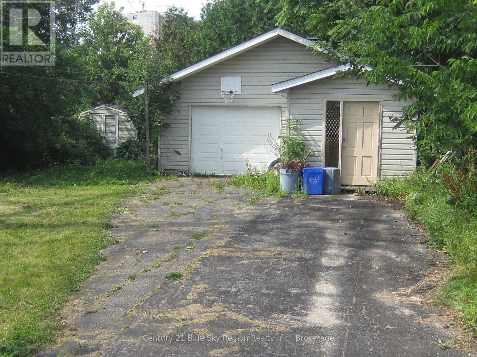 Property at 25 BEAVER CRESCENT image 2
