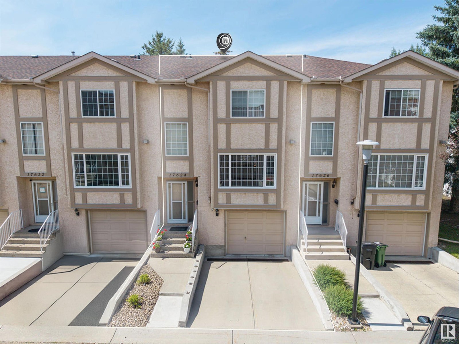 Property at 17624 96 AV NW image 1