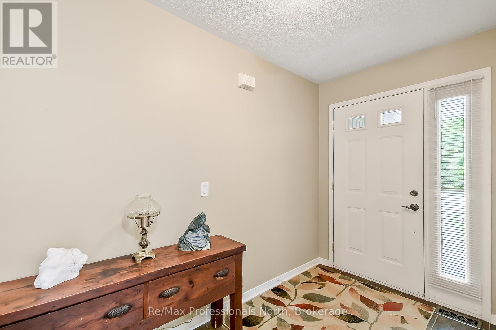Property at 15 PINERIDGE GATE image 3
