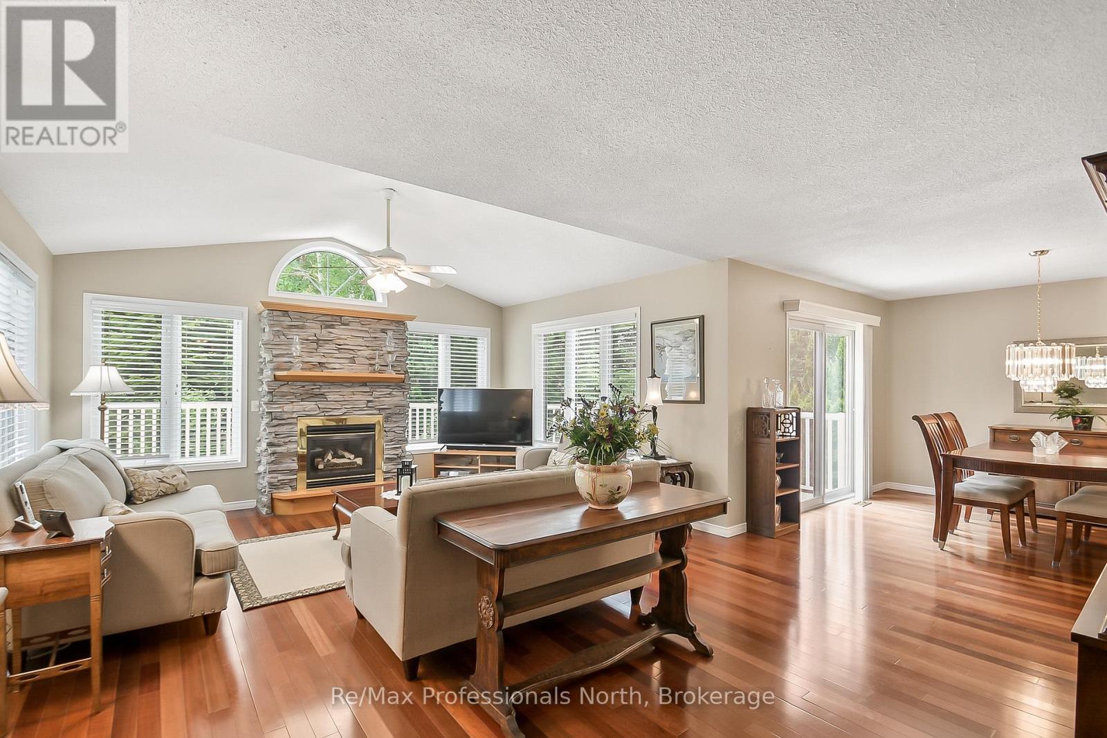 Property at 15 PINERIDGE GATE image 1
