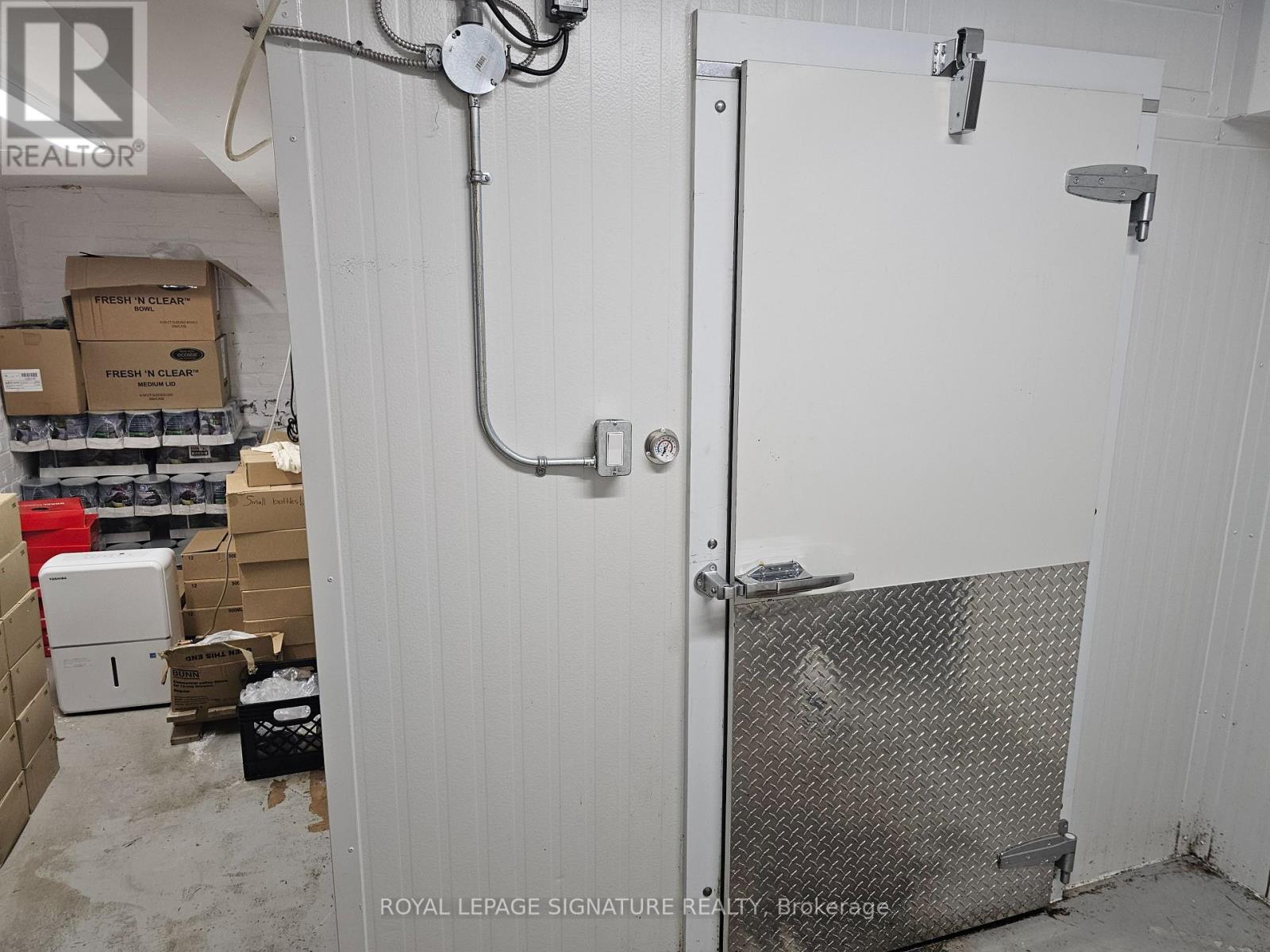 1114 Queen Street E, Toronto, Ontario  M4M 1K8 - Photo 15 - E12310898