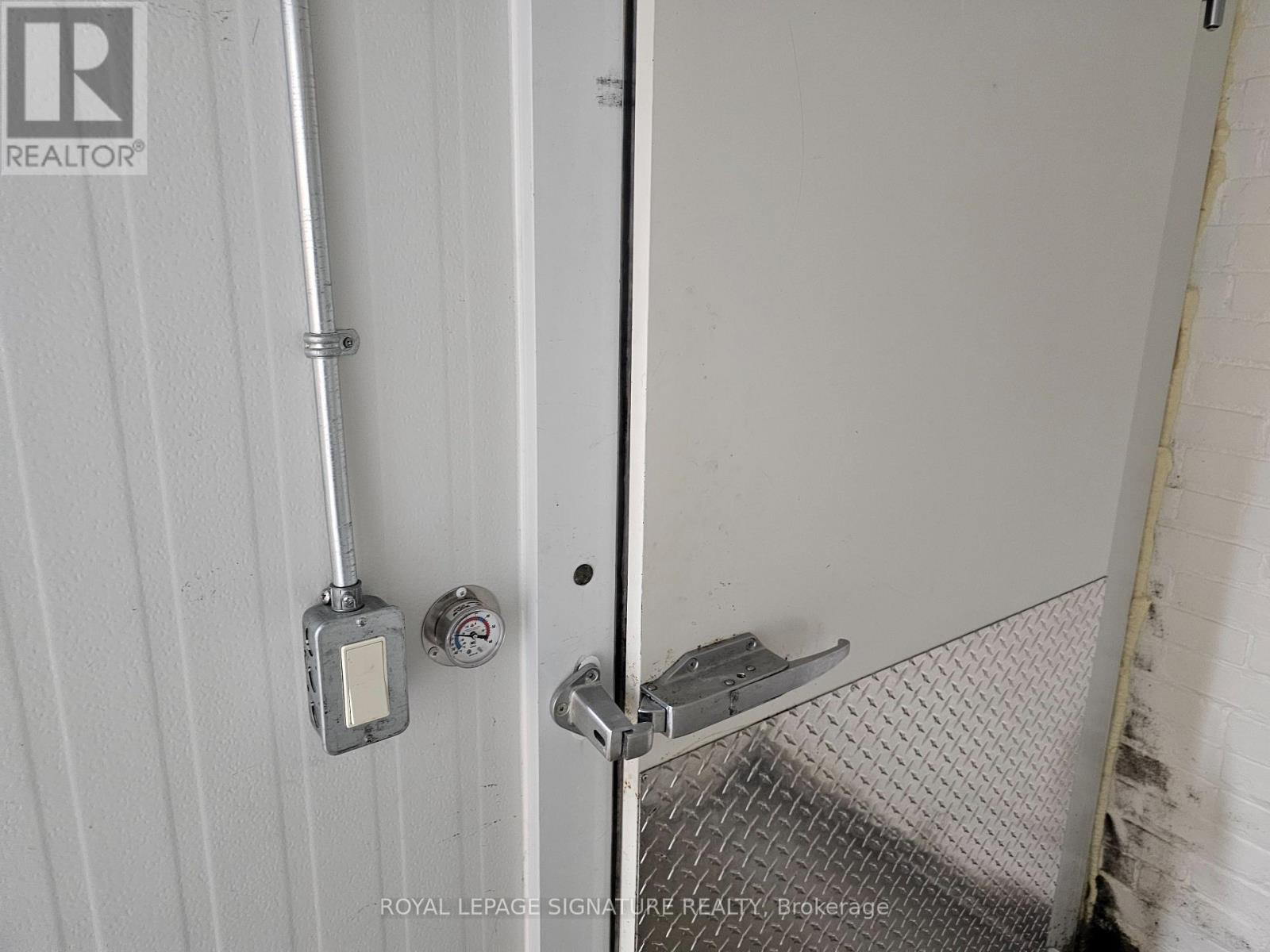 1114 Queen Street E, Toronto, Ontario  M4M 1K8 - Photo 16 - E12310898