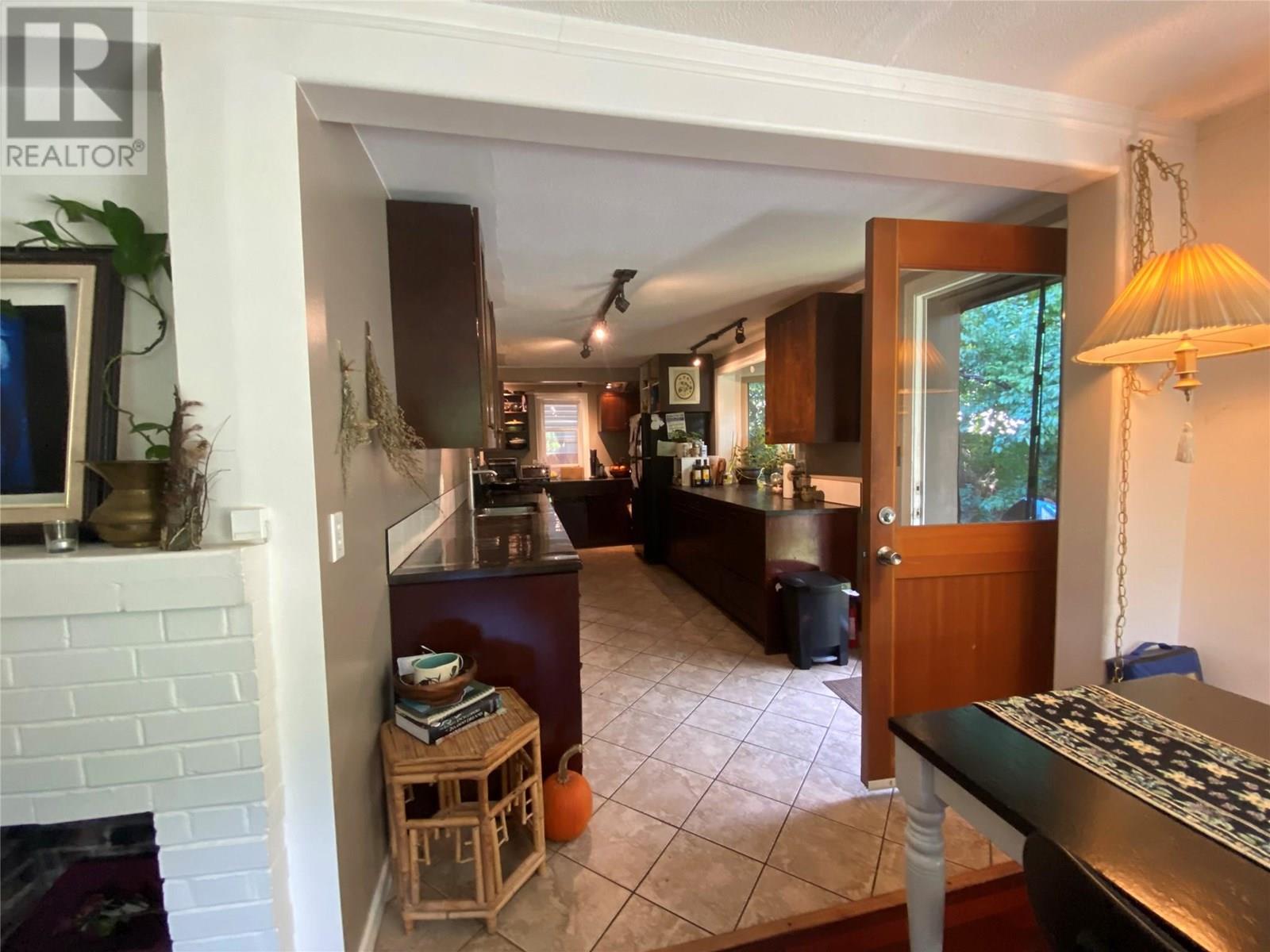 301 Hart Street, Nelson, British Columbia  V1L 5N4 - Photo 12 - 10354205