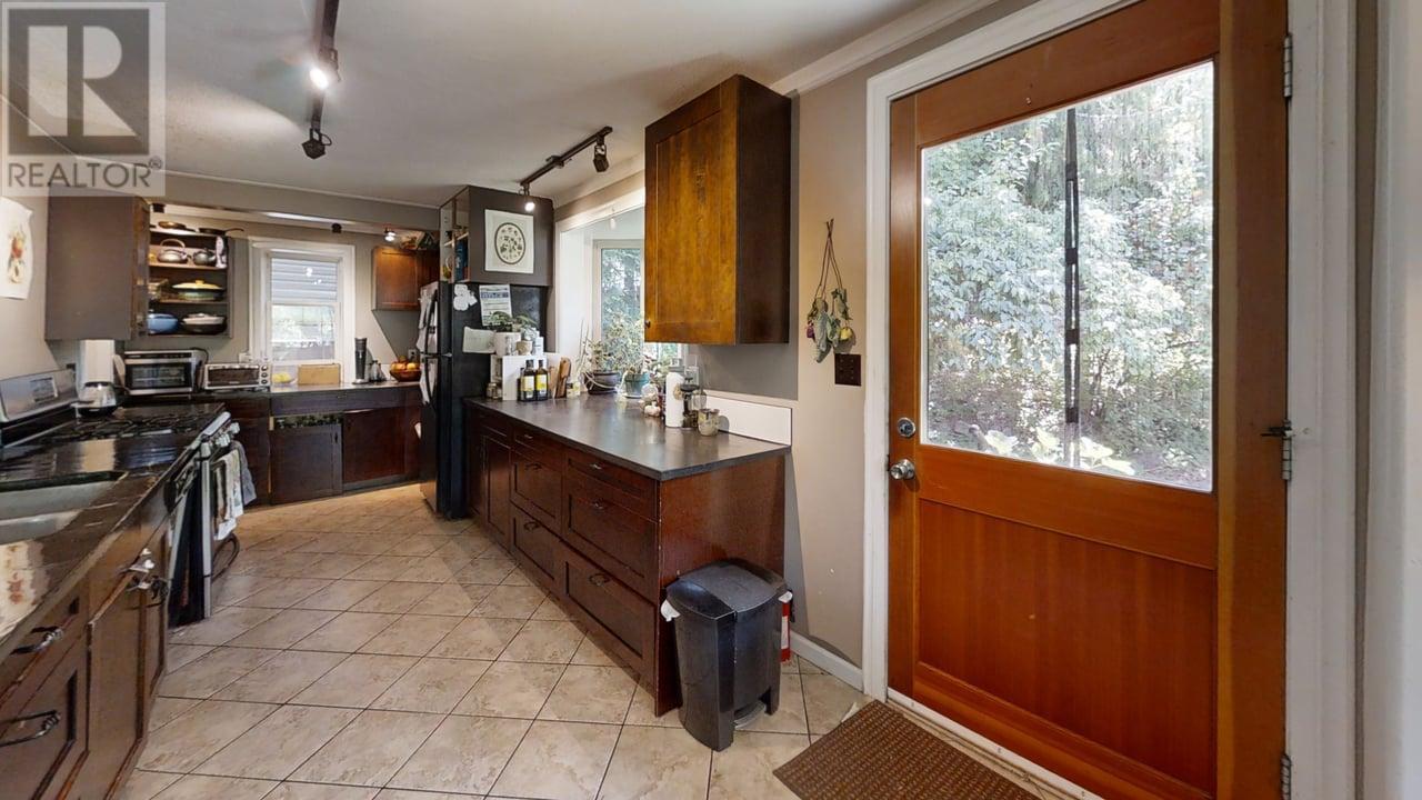 301 Hart Street, Nelson, British Columbia  V1L 5N4 - Photo 13 - 10354205