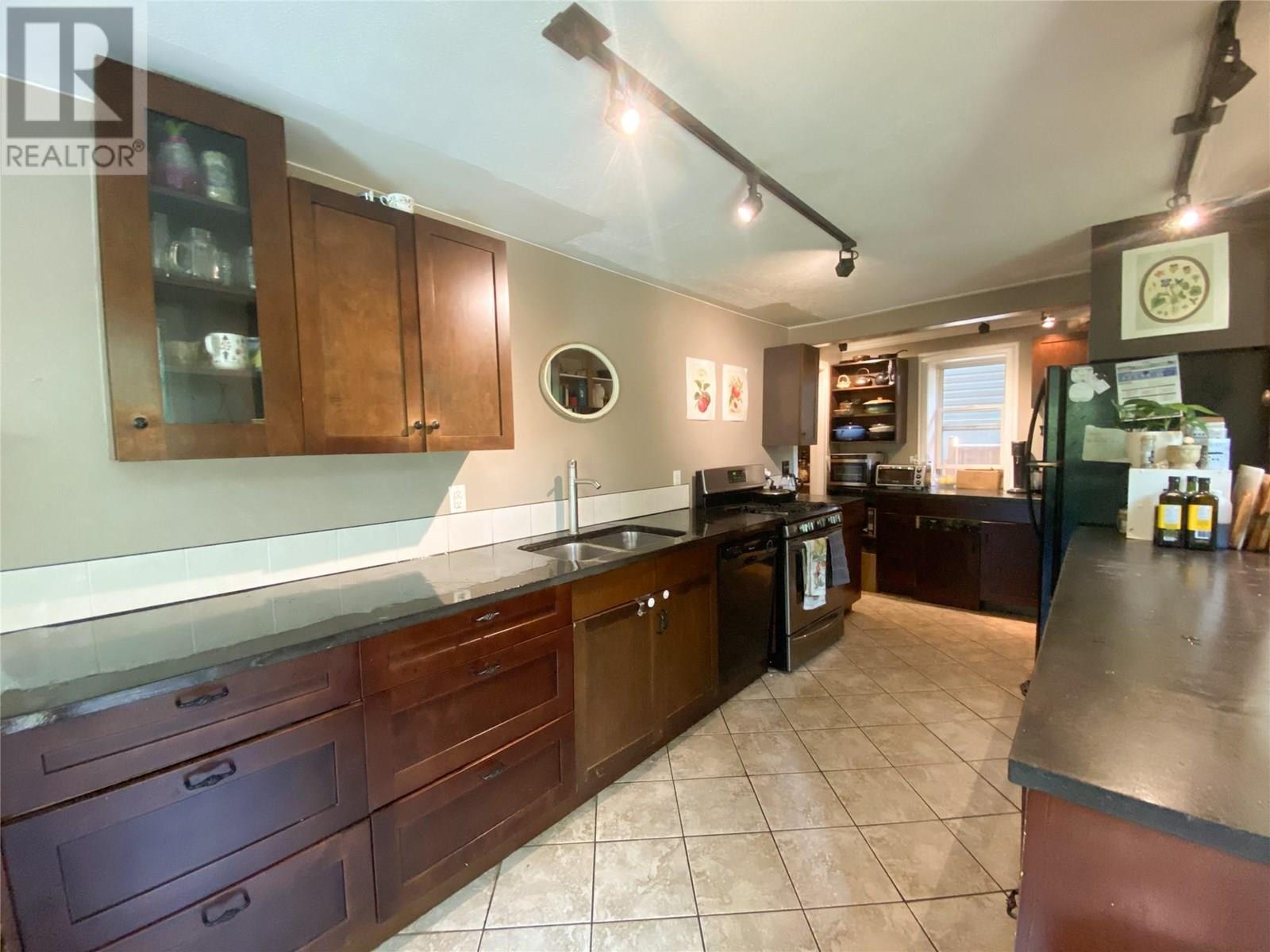 301 Hart Street, Nelson, British Columbia  V1L 5N4 - Photo 14 - 10354205