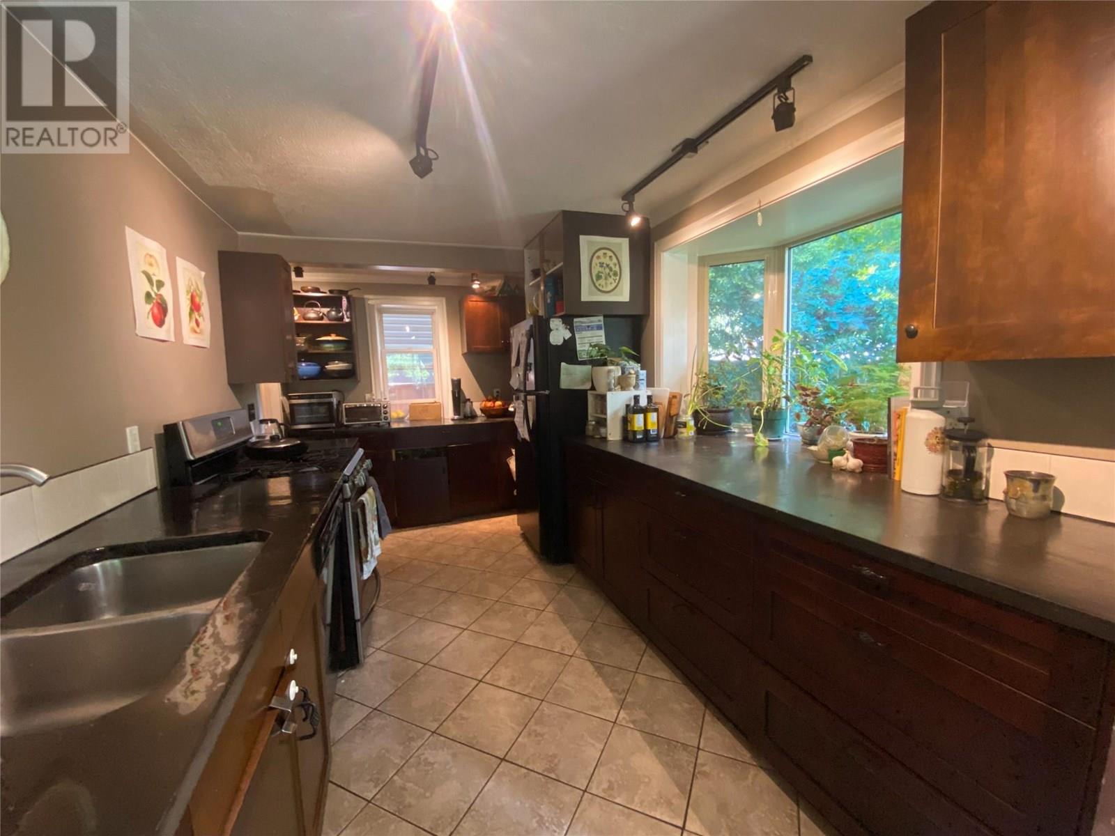 301 Hart Street, Nelson, British Columbia  V1L 5N4 - Photo 15 - 10354205