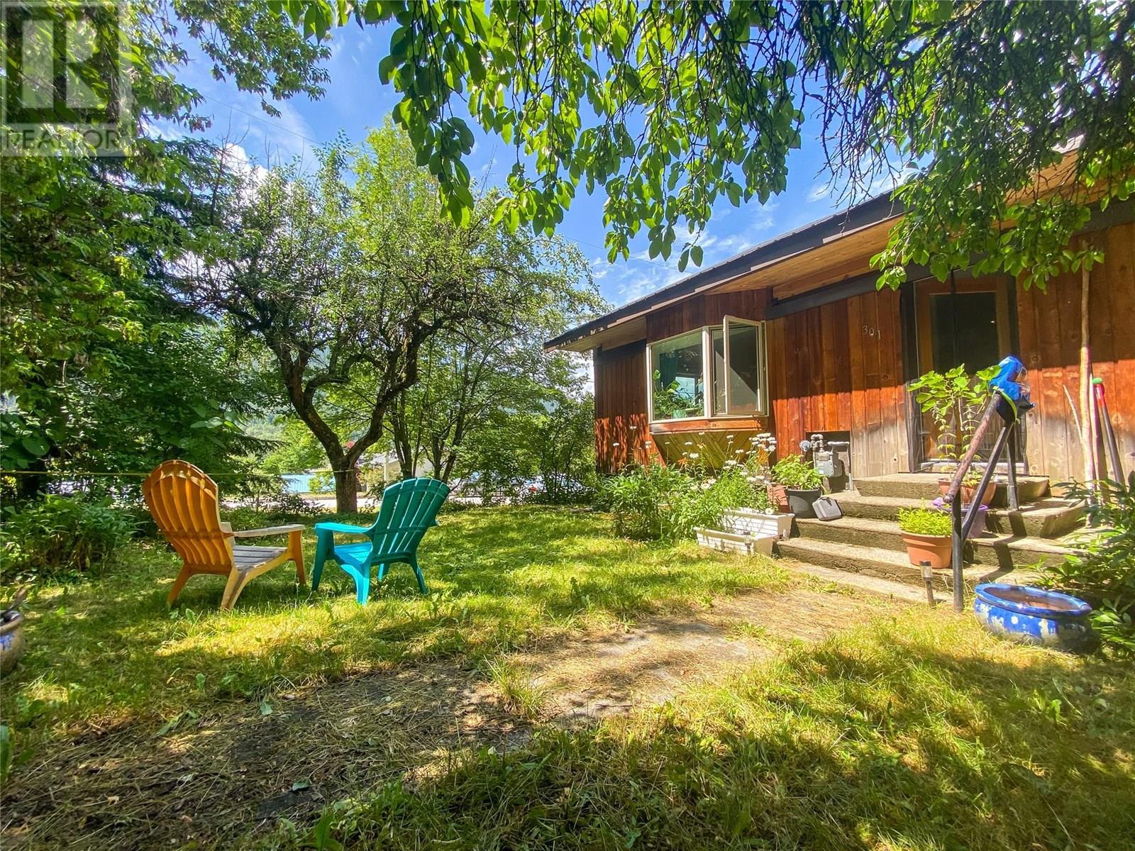 301 Hart Street, Nelson, British Columbia  V1L 5N4 - Photo 2 - 10354205