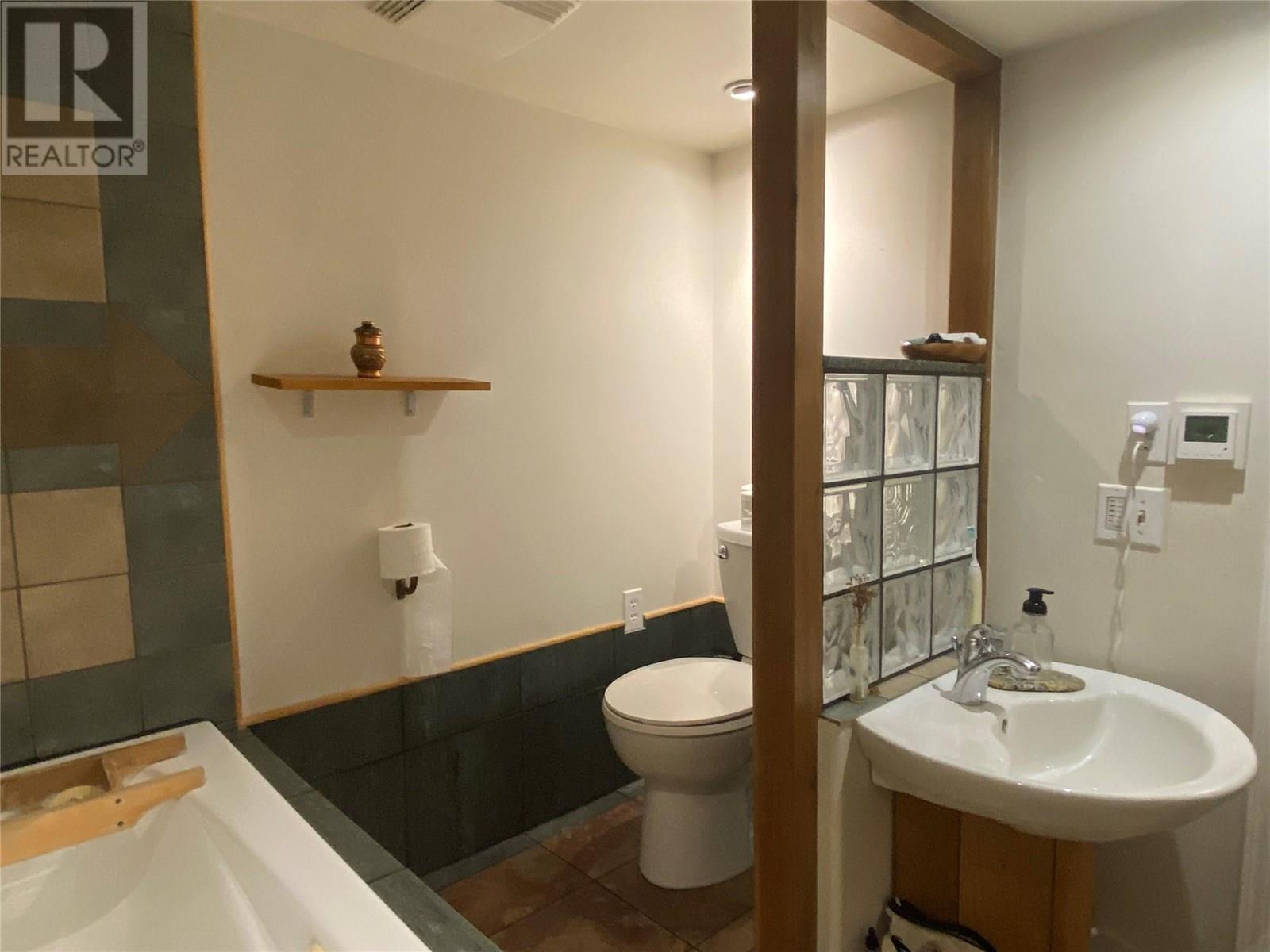 301 Hart Street, Nelson, British Columbia  V1L 5N4 - Photo 27 - 10354205