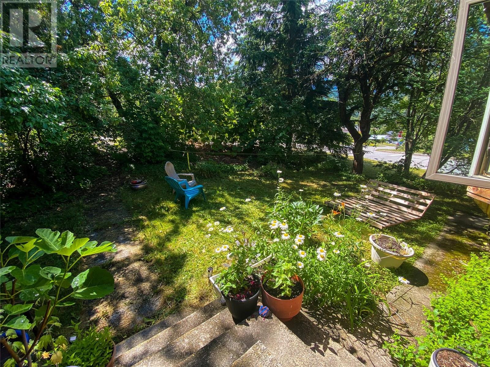 301 Hart Street, Nelson, British Columbia  V1L 5N4 - Photo 4 - 10354205