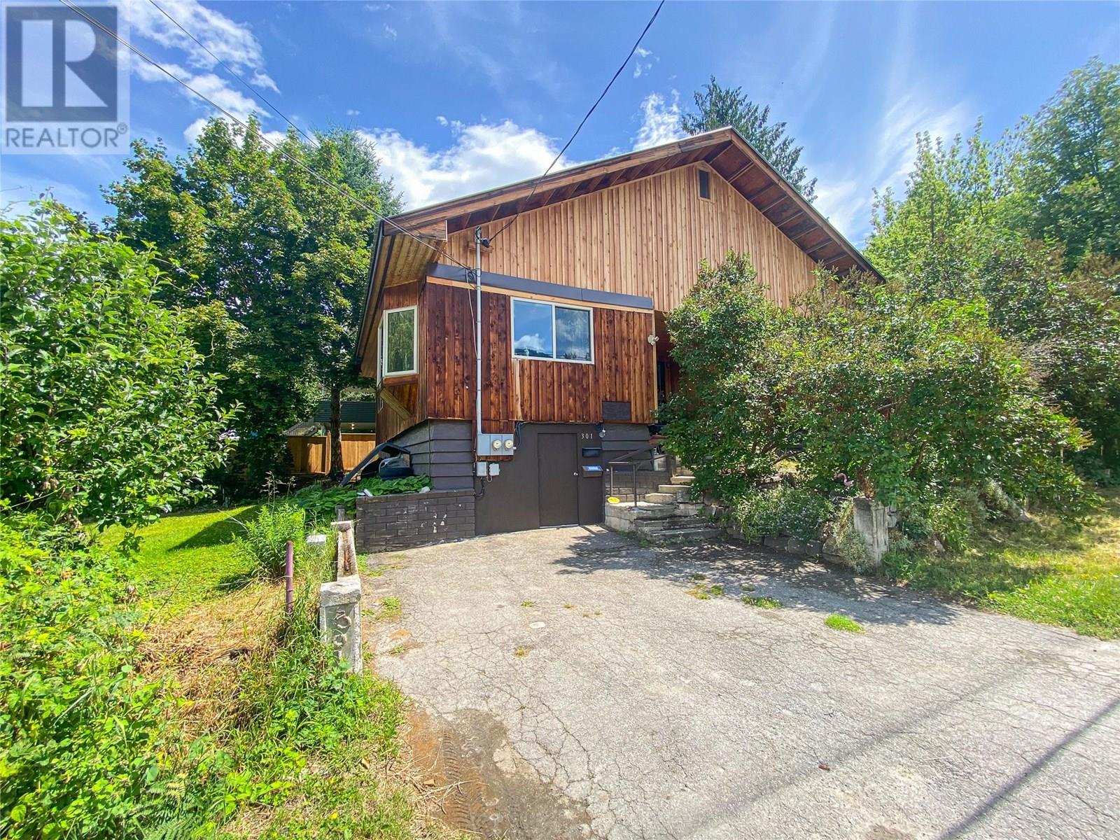 301 Hart Street, Nelson, British Columbia  V1L 5N4 - Photo 5 - 10354205