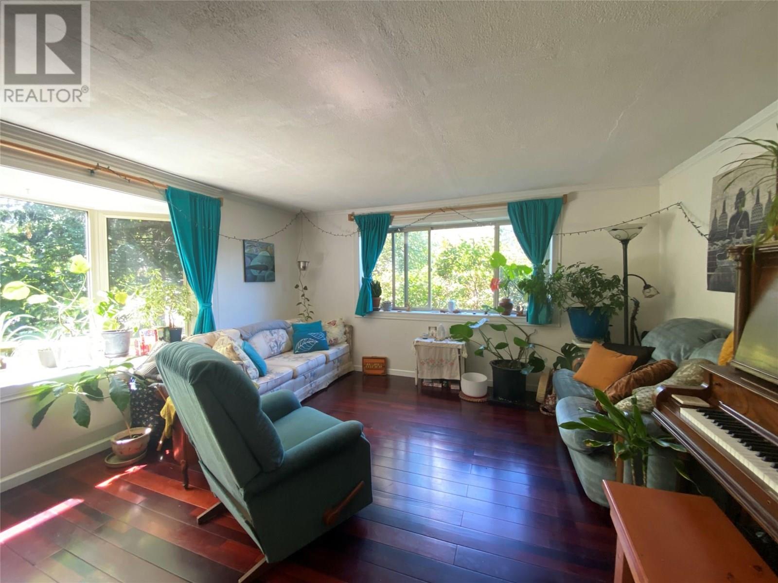 301 Hart Street, Nelson, British Columbia  V1L 5N4 - Photo 8 - 10354205