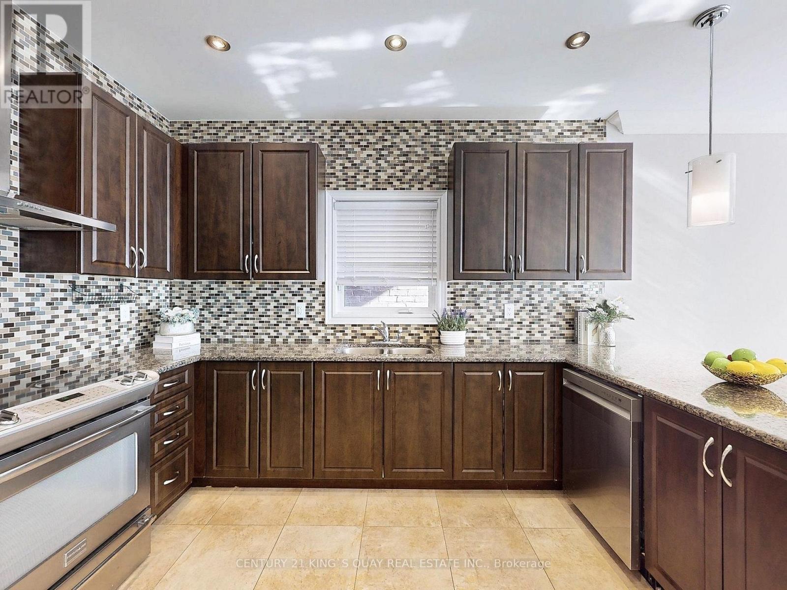 16 Naylor Drive, Bradford West Gwillimbury, Ontario  L3Z 0K1 - Photo 11 - N12310891
