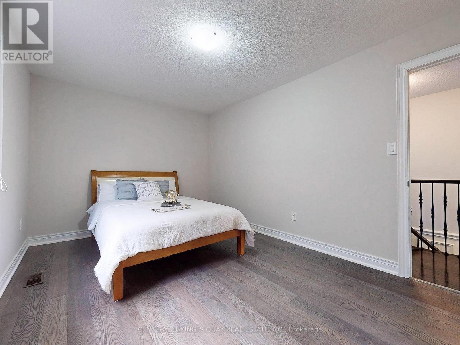 16 Naylor Drive, Bradford West Gwillimbury, Ontario  L3Z 0K1 - Photo 30 - N12310891