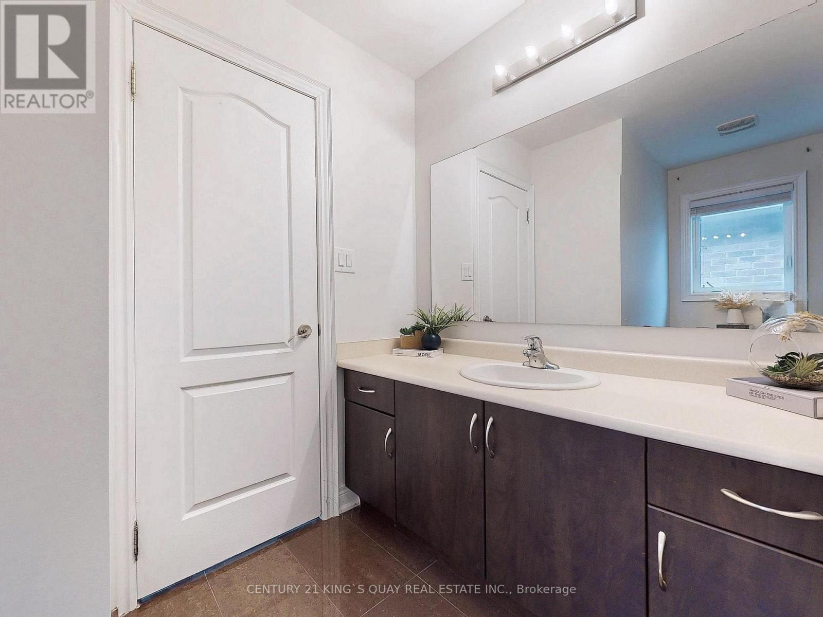 16 Naylor Drive, Bradford West Gwillimbury, Ontario  L3Z 0K1 - Photo 33 - N12310891