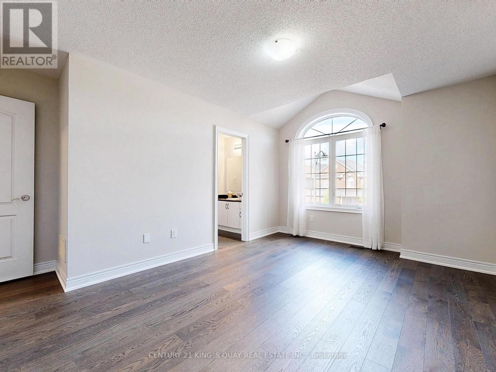16 Naylor Drive, Bradford West Gwillimbury, Ontario  L3Z 0K1 - Photo 37 - N12310891