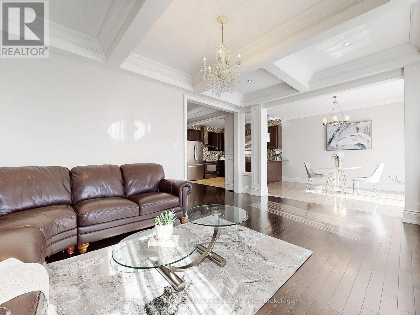 16 Naylor Drive, Bradford West Gwillimbury, Ontario  L3Z 0K1 - Photo 6 - N12310891