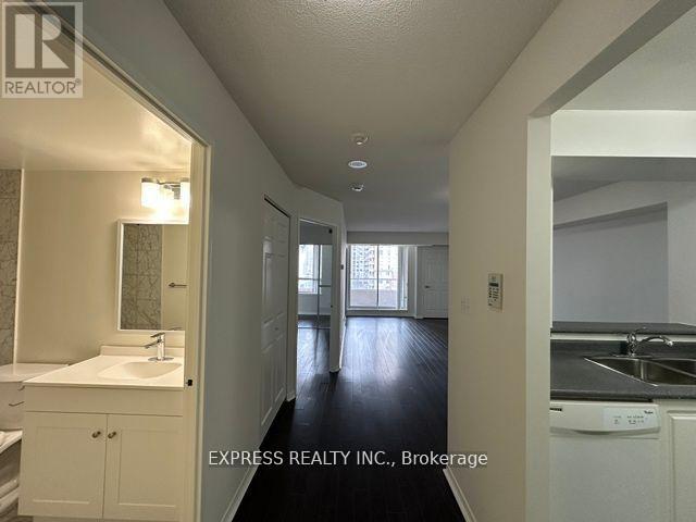 701 - 18 Hillcrest Avenue, Toronto, Ontario  M2N 6T5 - Photo 2 - C12310955